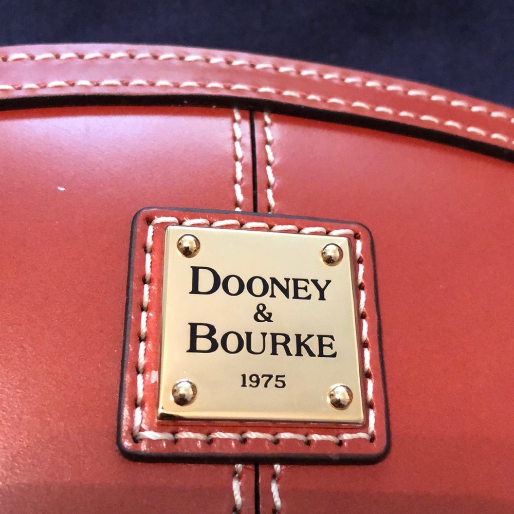 Dooney and Bourke crossbody - Picture 2 of 6